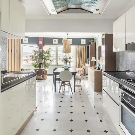 Missafir Flat With Bosphorus View In Rumeli Hisari Apartment